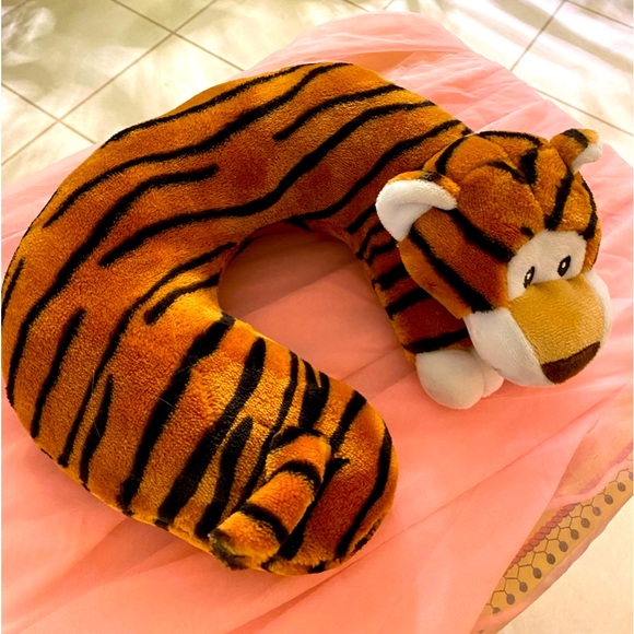 PLUSH NECK TIGER PILLOW - Picture 3 of 4